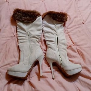 Heeled boots